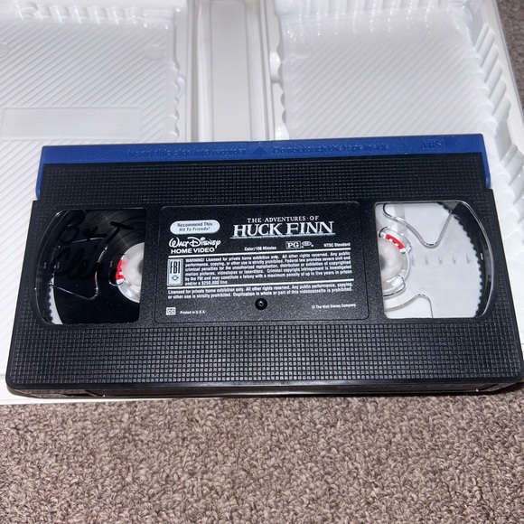 ~6/$10 MOVIES VHS/DVDS~ Disney’s The Adventures Of Huck Finn VHS Movie - Picture 3 of 5